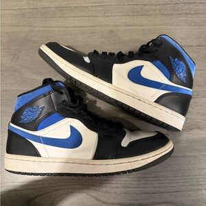 Nike men’s Air Jordan 1 Mid size 8